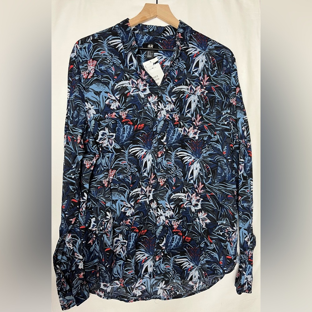 H&M relaxed Fit Button Down shirt Size Medium Relaxed Fit